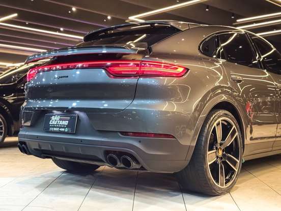PORSCHE-CAYENNE-2020
