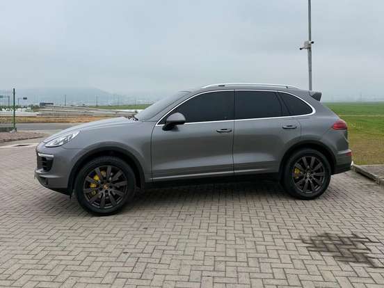 PORSCHE-CAYENNE-2015