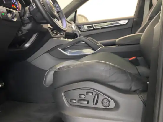 PORSCHE-CAYENNE-2022