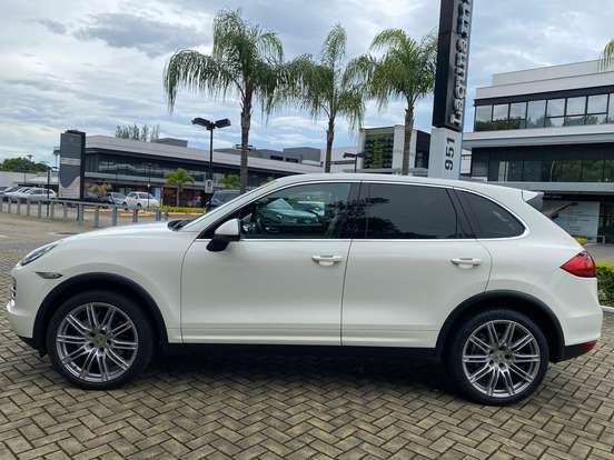 PORSCHE-CAYENNE-2011