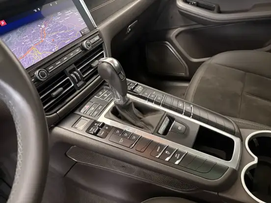 PORSCHE-MACAN-2021
