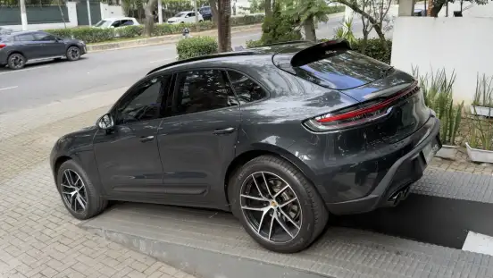 PORSCHE-MACAN-2023