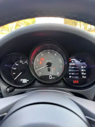PORSCHE-MACAN-2023