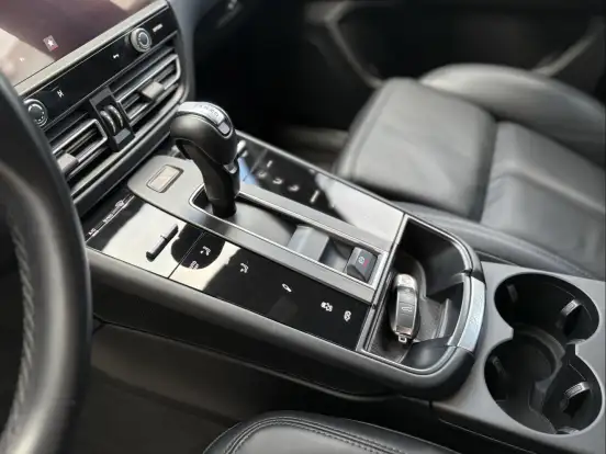 PORSCHE-MACAN-2023