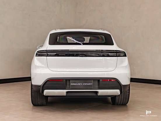PORSCHE-MACAN-2024