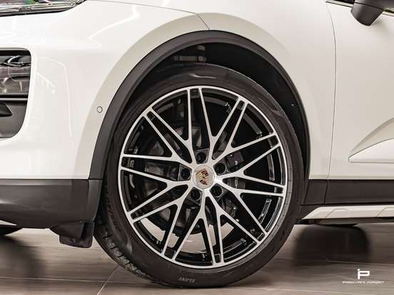 PORSCHE-MACAN-2024