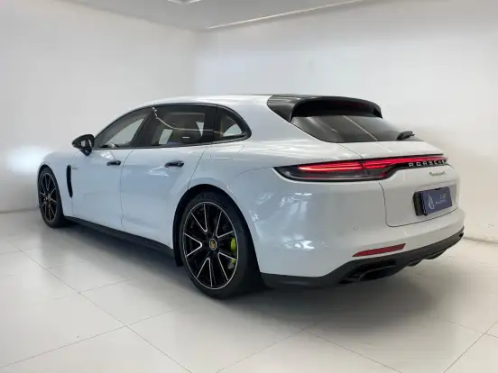 PORSCHE-PANAMERA-2021