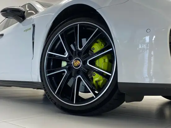 PORSCHE-PANAMERA-2021