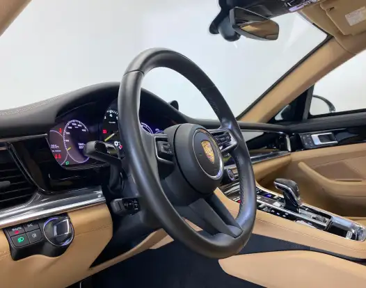PORSCHE-PANAMERA-2021