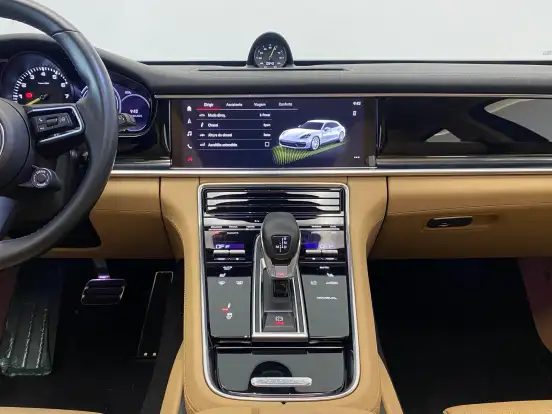 PORSCHE-PANAMERA-2021