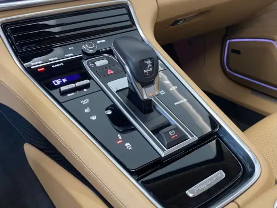 PORSCHE-PANAMERA-2021