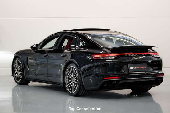PORSCHE-PANAMERA-2023