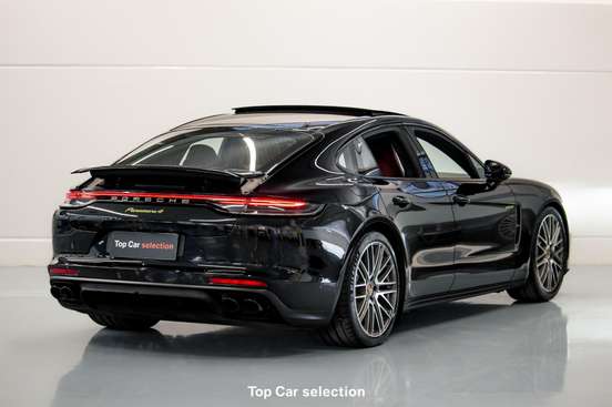 PORSCHE-PANAMERA-2023