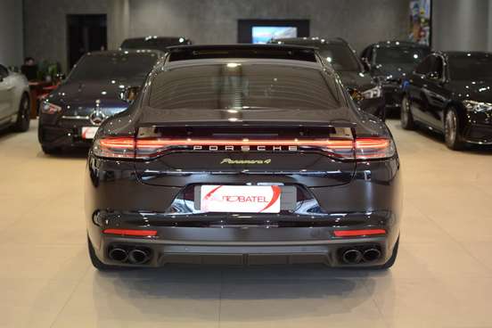 PORSCHE-PANAMERA-2023