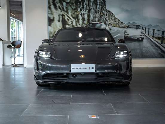 PORSCHE-TAYCAN-2024