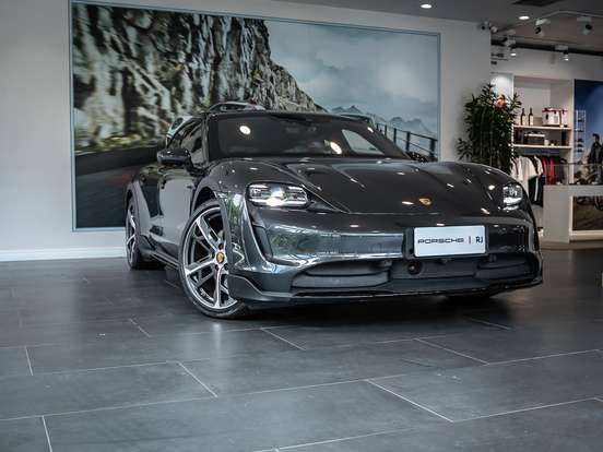 PORSCHE-TAYCAN-2024