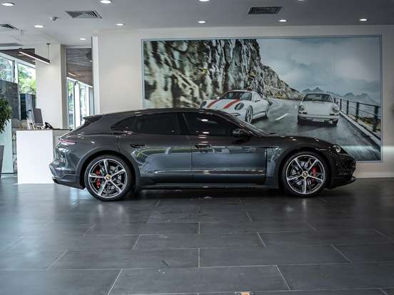 PORSCHE-TAYCAN-2024
