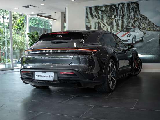 PORSCHE-TAYCAN-2024