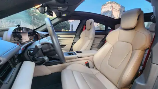 PORSCHE-TAYCAN-2023