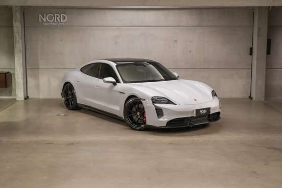 PORSCHE-TAYCAN-2023