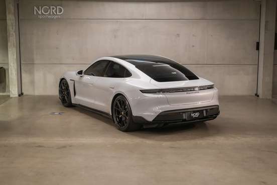 PORSCHE-TAYCAN-2023