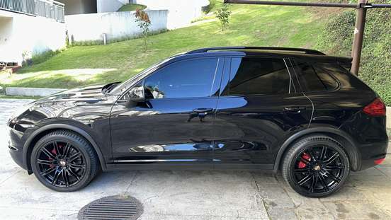 PORSCHE-CAYENNE-2011