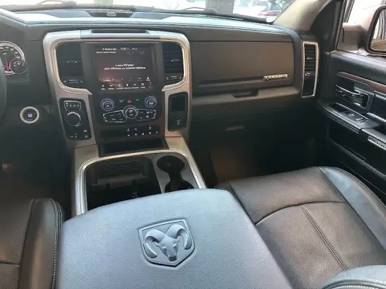 RAM-CLASSIC-5.7 V8 GASOLINA LARAMIE CD 4X4 AUTOMÁTICO RAM-CLASSIC-2023