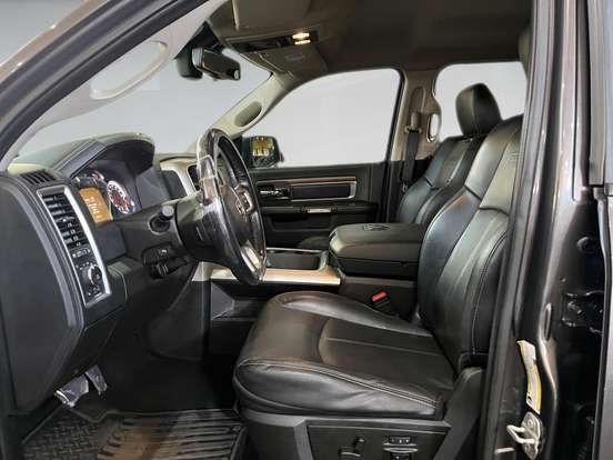 RAM-CLASSIC-5.7 V8 GASOLINA LARAMIE CD 4X4 AUTOMÁTICO RAM-CLASSIC-2022