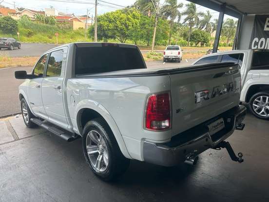 RAM-CLASSIC-5.7 V8 GASOLINA LARAMIE CD 4X4 AUTOMÁTICO RAM-CLASSIC-2023