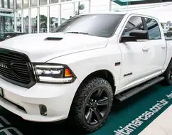 RAM CLASSIC 5.7 V8 GASOLINA LARAMIE NIGHT EDITION CD 4X4 AUTOMÁTICO RAM CLASSIC 5.7 V8 GASOLINA LARAMIE NIGHT EDITION CD 4X4 AUTOMÁTICO
