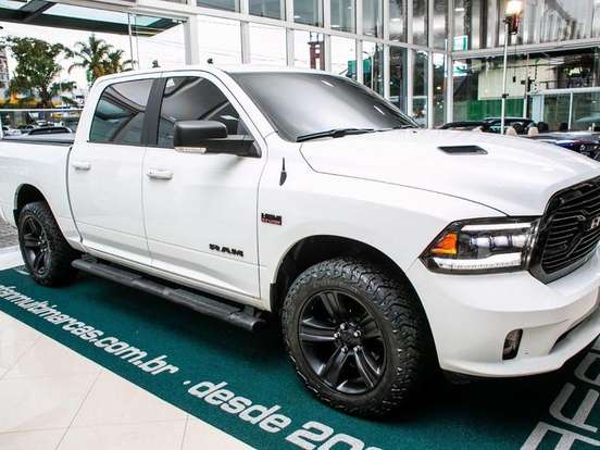 RAM-CLASSIC-5.7 V8 GASOLINA LARAMIE NIGHT EDITION CD 4X4 AUTOMÁTICO RAM-CLASSIC-2022