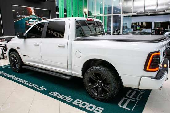 RAM-CLASSIC-5.7 V8 GASOLINA LARAMIE NIGHT EDITION CD 4X4 AUTOMÁTICO RAM-CLASSIC-2022