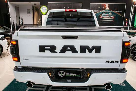 RAM-CLASSIC-5.7 V8 GASOLINA LARAMIE NIGHT EDITION CD 4X4 AUTOMÁTICO RAM-CLASSIC-2022