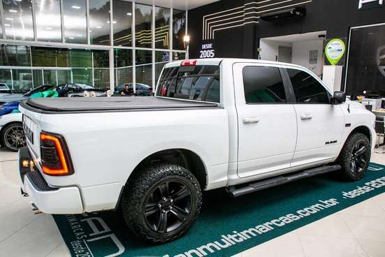 RAM-CLASSIC-5.7 V8 GASOLINA LARAMIE NIGHT EDITION CD 4X4 AUTOMÁTICO RAM-CLASSIC-2022