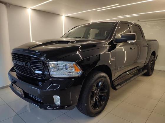 RAM CLASSIC 5.7 V8 GASOLINA LARAMIE NIGHT EDITION CD 4X4 AUTOMÁTICO