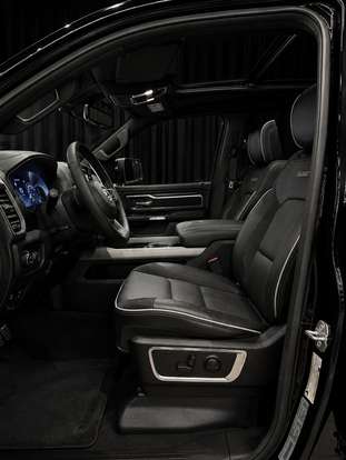 RAM-1500-3.0 HURRICANE 6 BITURBO GASOLINA LARAMIE NIGHT EDITION CD 4X4 AUTOMÁTICO RAM-1500-2024