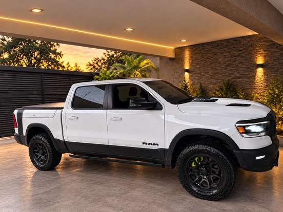 RAM-1500-5.7 V8 GASOLINA REBEL CD 4X4 AUTOMÁTICO RAM-1500-2023