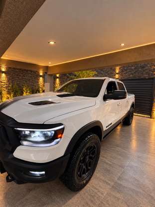 RAM-1500-5.7 V8 GASOLINA REBEL CD 4X4 AUTOMÁTICO RAM-1500-2023