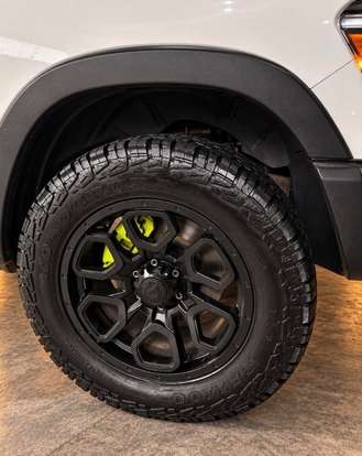 RAM-1500-5.7 V8 GASOLINA REBEL CD 4X4 AUTOMÁTICO RAM-1500-2023