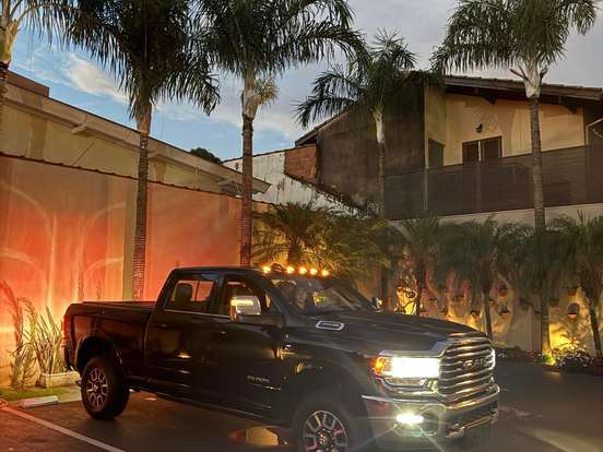 RAM-3500-6.7 I6 TURBO DIESEL LIMITED LONGHORN CD 4X4 AUTOMÁTICO RAM-3500-2023