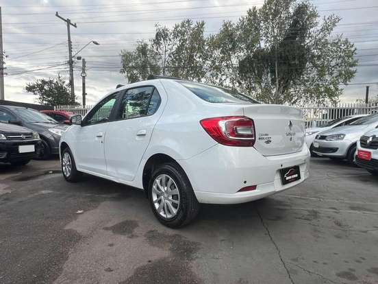 RENAULT-LOGAN-2017