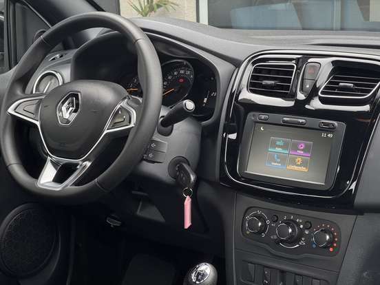 RENAULT-LOGAN-2024