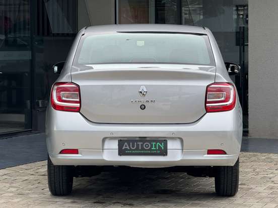RENAULT-LOGAN-2024