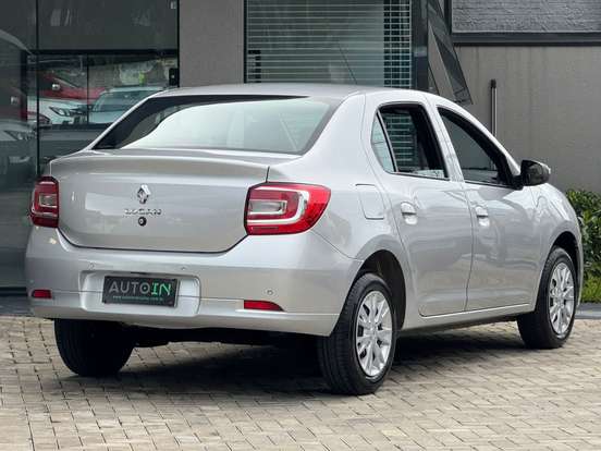 RENAULT-LOGAN-2024
