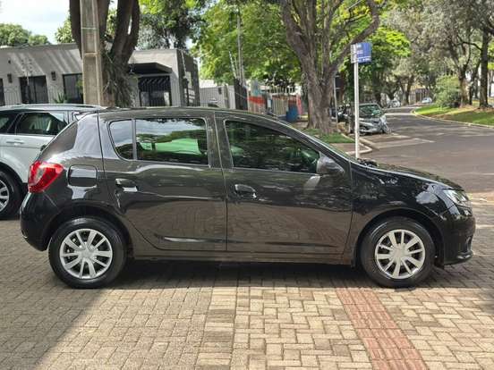 RENAULT-SANDERO-2016