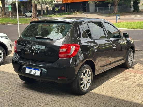 RENAULT-SANDERO-2016