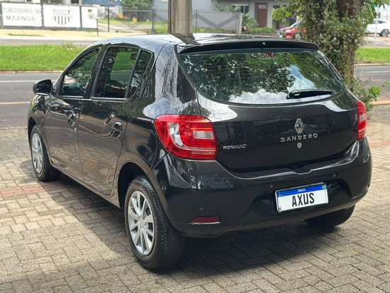 RENAULT-SANDERO-2016