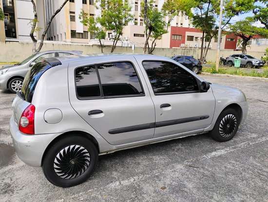 RENAULT-CLIO-2010