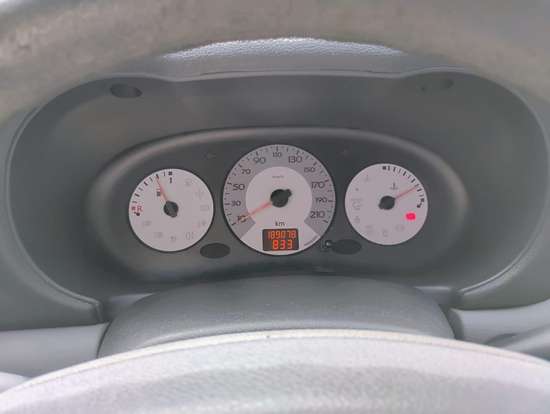 RENAULT-CLIO-2010
