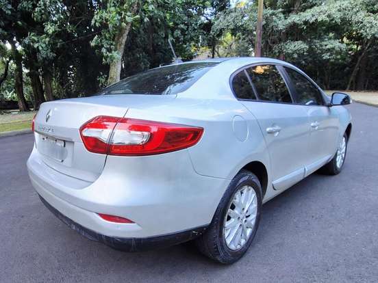 RENAULT-FLUENCE-2.0 DYNAMIQUE PLUS 16V FLEX 4P AUTOMÁTICO RENAULT-FLUENCE-2017